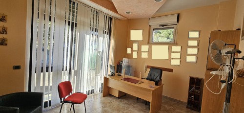 Putignano 2000 Locale Angolare Ideale Per Ufficio, Ottimo Stato.